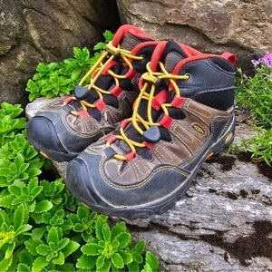 Keen boys hiking boots